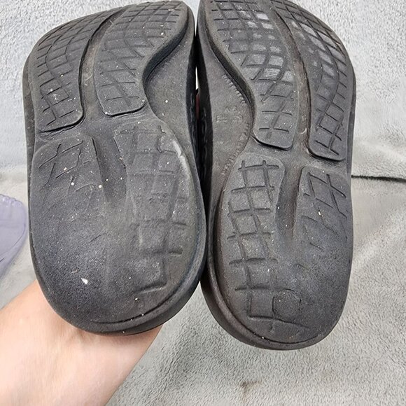 Oofos Shoes Womens 8 Gold Black Oolala Thong Comfort Recovery Sandals *Read* - Picture 10 of 13